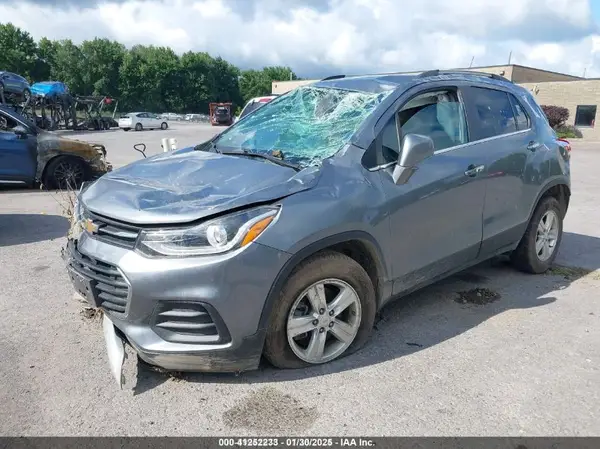 KL7CJPSB3KB825715 2019 CHEVROLET TRAX - Image 2