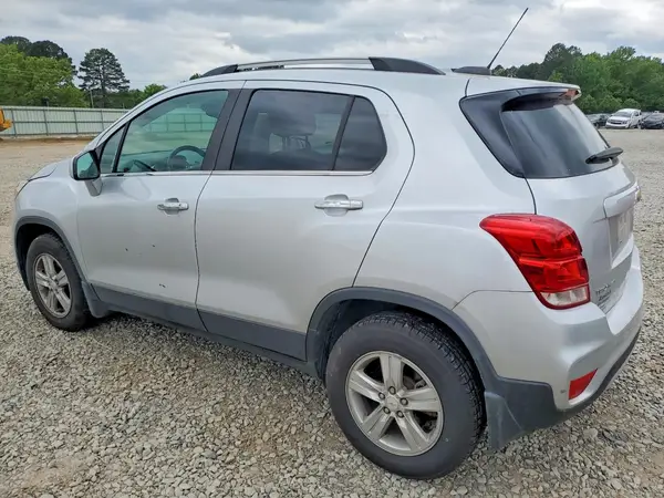 KL7CJPSB3KB927757 2019 CHEVROLET TRAX - Image 2