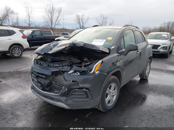 KL7CJPSB3KB943229 2019 CHEVROLET TRAX - Image 2