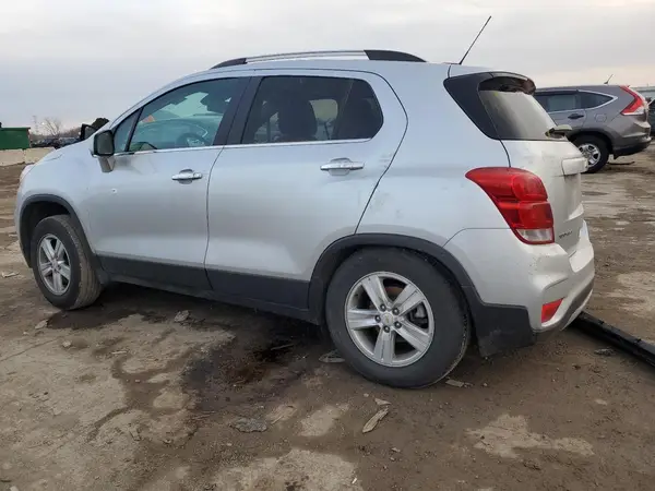 KL7CJPSB3LB005880 2020 CHEVROLET TRAX - Image 2