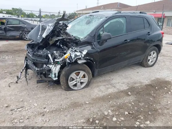KL7CJPSB3MB310832 2021 CHEVROLET TRAX - Image 2