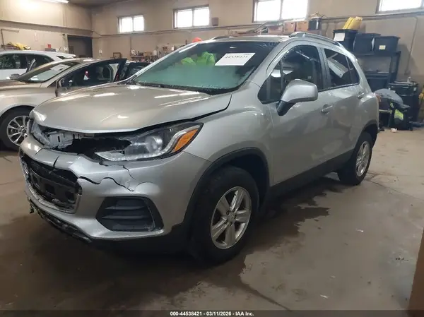 KL7CJPSB3MB324424 2021 CHEVROLET TRAX - Image 2
