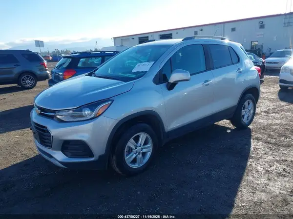 KL7CJPSB3MB325041 2021 CHEVROLET TRAX - Image 2
