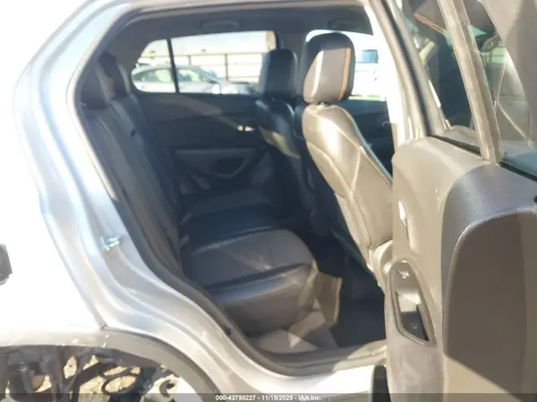 KL7CJPSB3MB325041 2021 CHEVROLET TRAX - Image 8