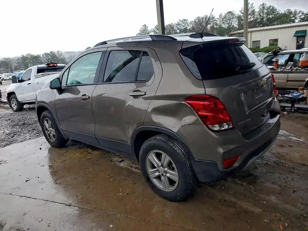KL7CJPSB3MB327212 2021 CHEVROLET TRAX - Image 2