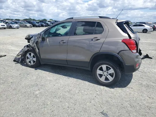 KL7CJPSB3MB331759 2021 CHEVROLET TRAX - Image 2