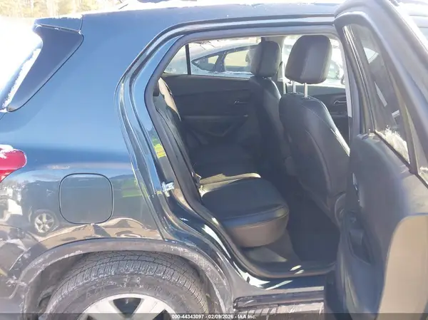 KL7CJPSB3MB332877 2021 CHEVROLET TRAX - Image 8