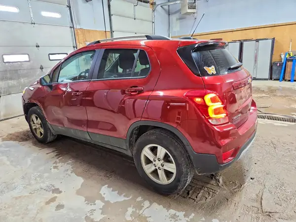 KL7CJPSB3MB337190 2021 CHEVROLET TRAX - Image 2