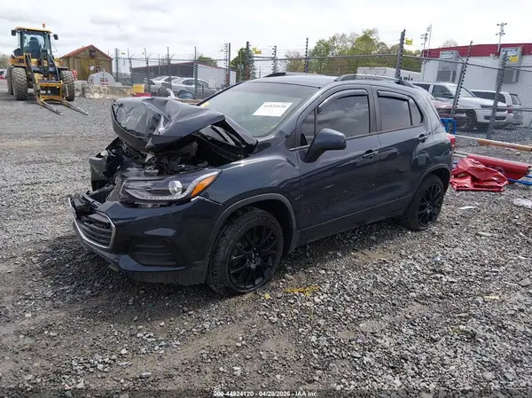 KL7CJPSB3MB339733 2021 CHEVROLET TRAX - Image 2
