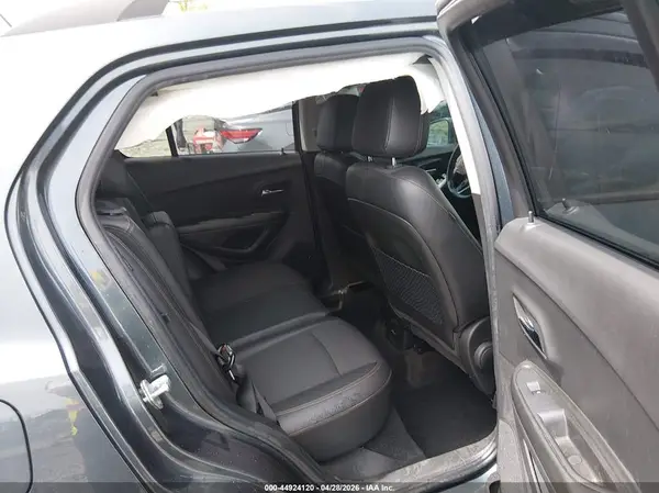 KL7CJPSB3MB339733 2021 CHEVROLET TRAX - Image 8