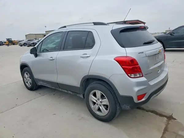 KL7CJPSB3MB348979 2021 CHEVROLET TRAX - Image 2