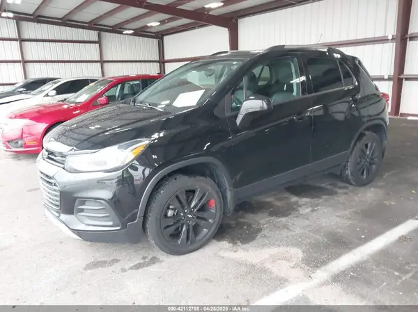 KL7CJPSB3MB351557 2021 CHEVROLET TRAX - Image 2
