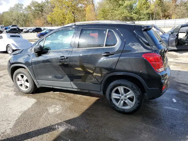 KL7CJPSB3MB352191 2021 CHEVROLET TRAX - Image 2