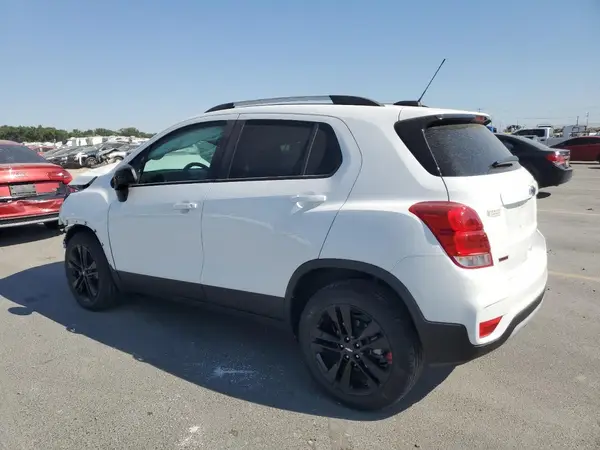 KL7CJPSB3MB352904 2021 CHEVROLET TRAX - Image 2