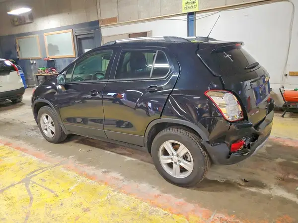 KL7CJPSB3MB353910 2021 CHEVROLET TRAX - Image 2