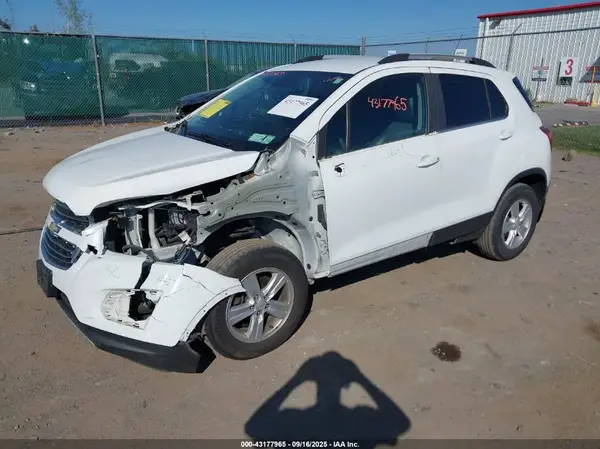 KL7CJPSB4GB760879 2016 CHEVROLET TRAX - Image 2