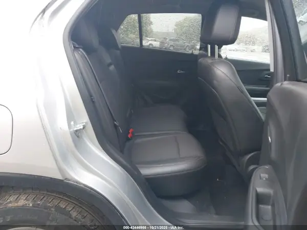 KL7CJPSB4HB085763 2017 CHEVROLET TRAX - Image 8
