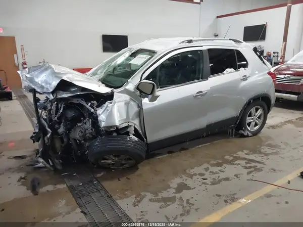 KL7CJPSB4HB109687 2017 CHEVROLET TRAX - Image 2