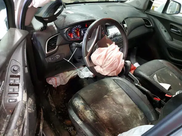 KL7CJPSB4HB157609 2017 CHEVROLET TRAX - Image 8