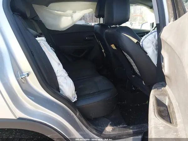 KL7CJPSB4JB557613 2018 CHEVROLET TRAX - Image 8