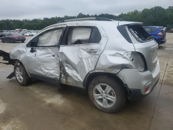 KL7CJPSB4JB577439 2018 CHEVROLET TRAX - Image 2