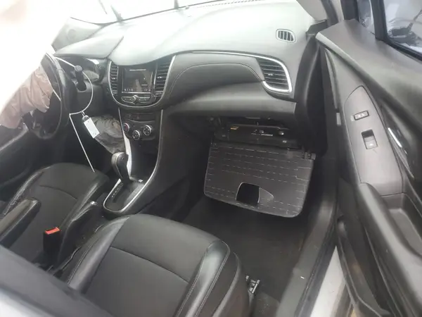KL7CJPSB4JB577439 2018 CHEVROLET TRAX - Image 8