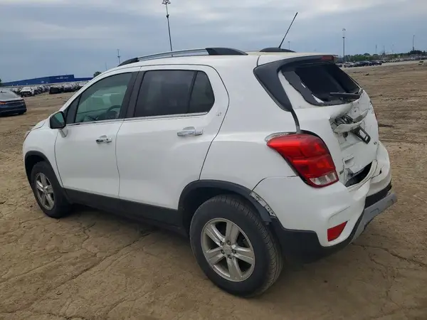 KL7CJPSB4JB596380 2018 CHEVROLET TRAX - Image 2