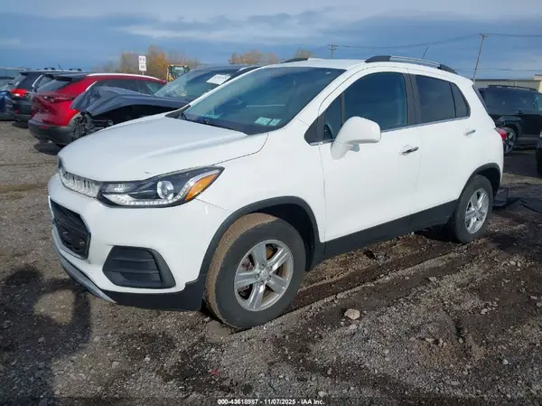 KL7CJPSB4JB611539 2018 CHEVROLET TRAX - Image 2