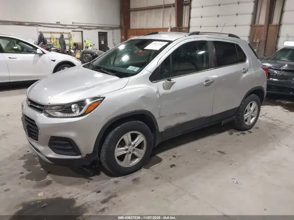 KL7CJPSB4JB612528 2018 CHEVROLET TRAX - Image 2
