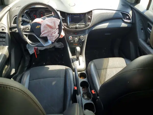 KL7CJPSB4JB613257 2018 CHEVROLET TRAX - Image 8