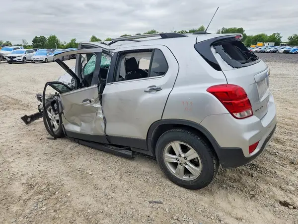 KL7CJPSB4JB636912 2018 CHEVROLET TRAX - Image 2