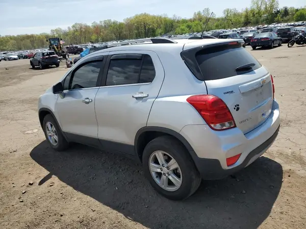 KL7CJPSB4JB641883 2018 CHEVROLET TRAX - Image 2
