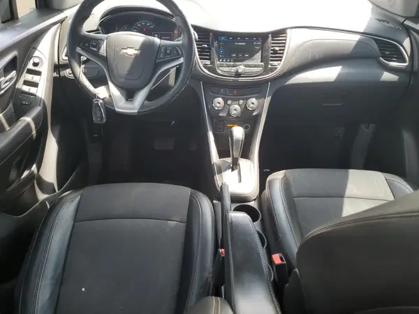 KL7CJPSB4JB641883 2018 CHEVROLET TRAX - Image 8