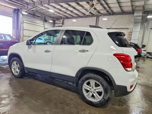 KL7CJPSB4JB648610 2018 CHEVROLET TRAX - Image 2