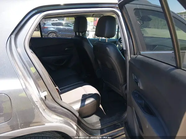 KL7CJPSB4JB685477 2018 CHEVROLET TRAX - Image 8