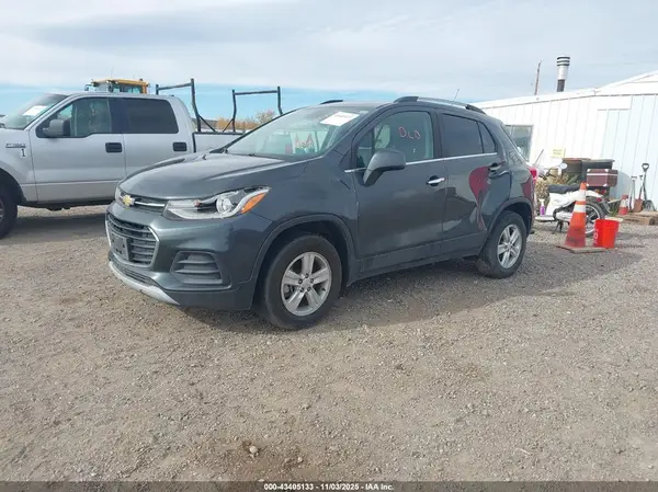 KL7CJPSB4JB691294 2018 CHEVROLET TRAX - Image 2