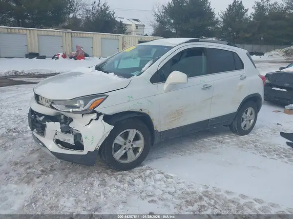 KL7CJPSB4JB691599 2018 CHEVROLET TRAX - Image 2