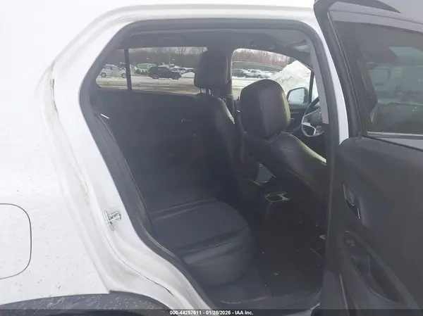 KL7CJPSB4JB691599 2018 CHEVROLET TRAX - Image 8