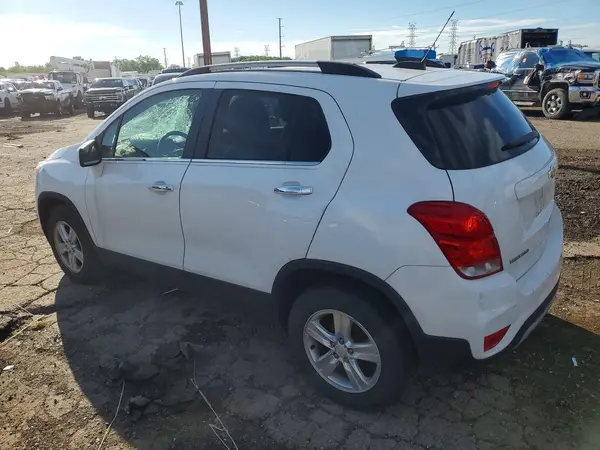 KL7CJPSB4JB704335 2018 CHEVROLET TRAX - Image 2