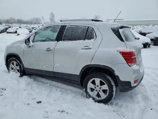 KL7CJPSB4JB710832 2018 CHEVROLET TRAX - Image 2
