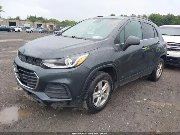 KL7CJPSB4JB712645 2018 CHEVROLET TRAX - Image 2