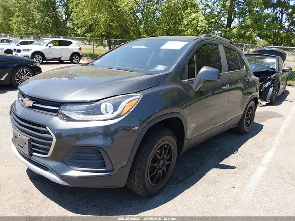 KL7CJPSB4JB716727 2018 CHEVROLET TRAX - Image 2