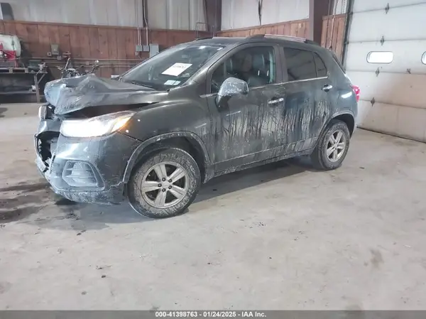 KL7CJPSB4JB729557 2018 CHEVROLET TRAX - Image 2