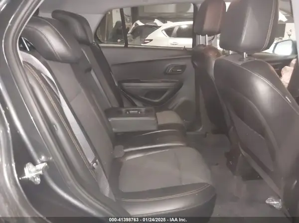 KL7CJPSB4JB729557 2018 CHEVROLET TRAX - Image 8