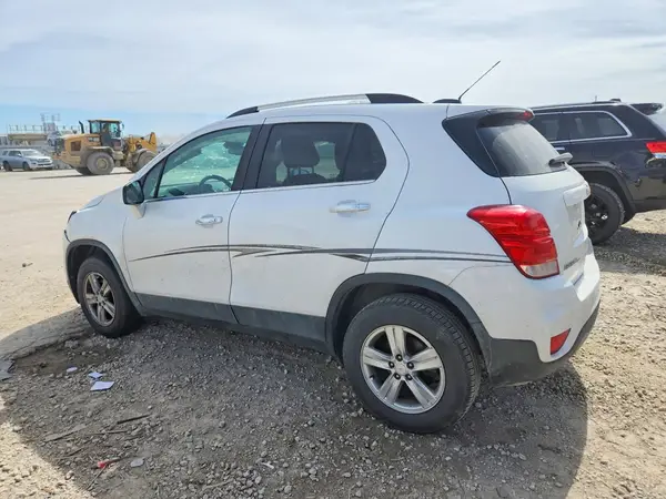 KL7CJPSB4JB730059 2018 CHEVROLET TRAX - Image 2