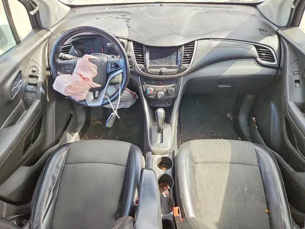 KL7CJPSB4JB730059 2018 CHEVROLET TRAX - Image 8