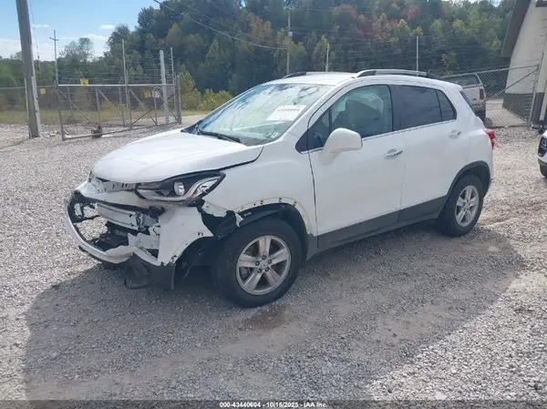 KL7CJPSB4KB819857 2019 CHEVROLET TRAX - Image 2