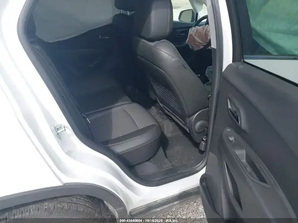 KL7CJPSB4KB819857 2019 CHEVROLET TRAX - Image 8