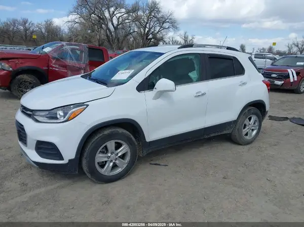 KL7CJPSB4KB840871 2019 CHEVROLET TRAX - Image 2