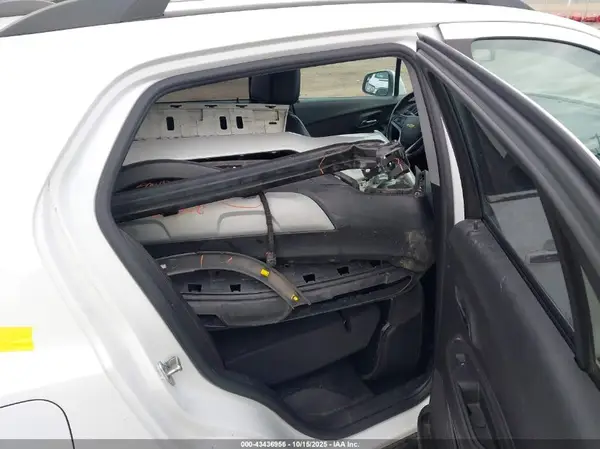 KL7CJPSB4KB857881 2019 CHEVROLET TRAX - Image 8
